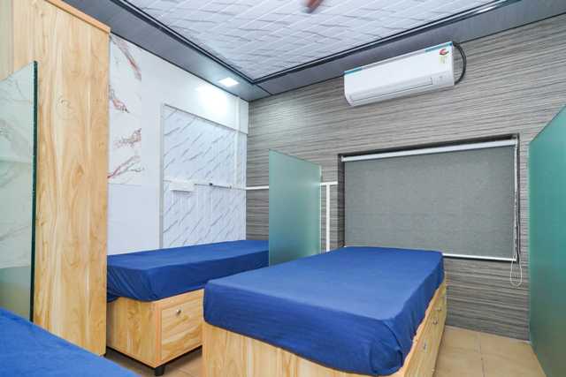 Shared budget PG room Andheri West common partition
