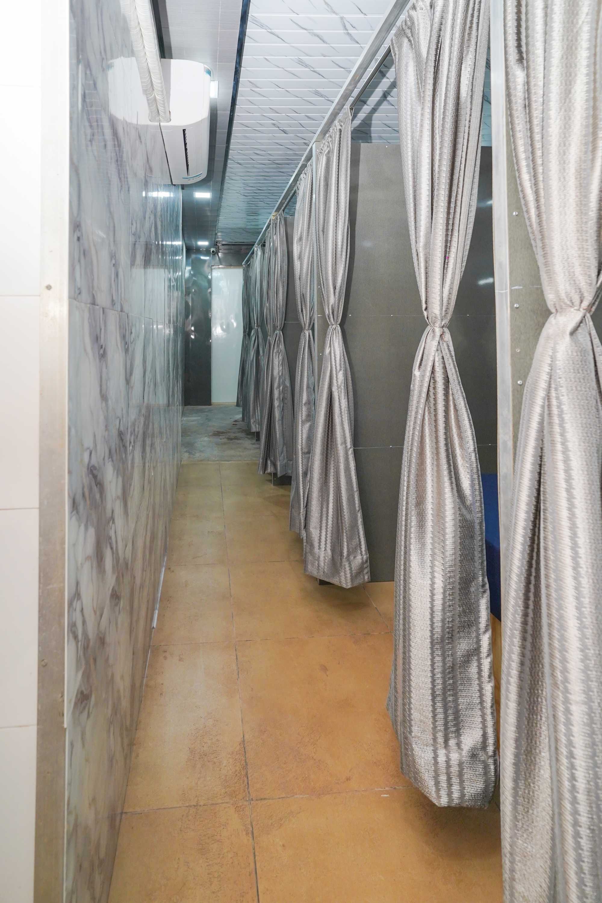 Furnished PG room in Andheri West with AC and study table